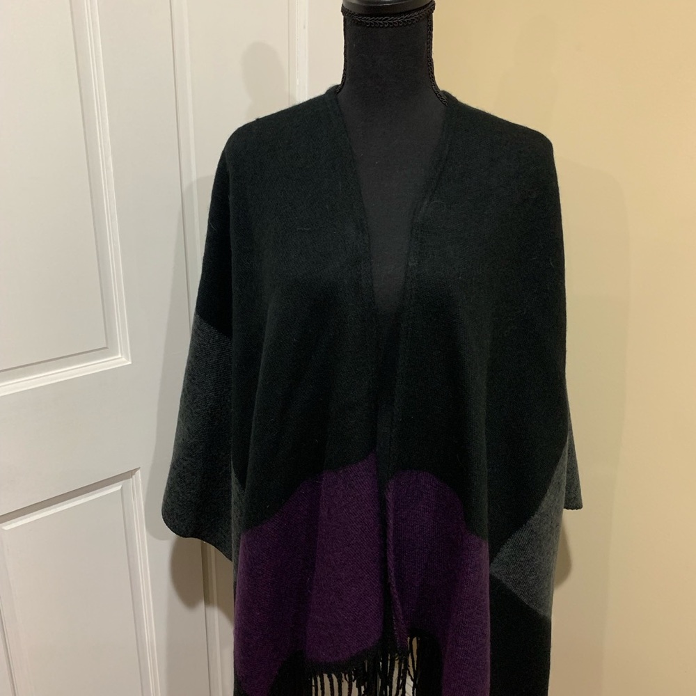 Cape - Picture 2 of 7